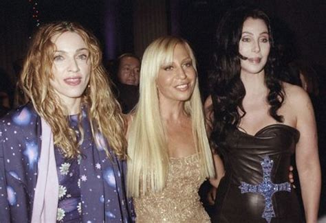 La straordinaria vita di Donatella Versace e tutte le